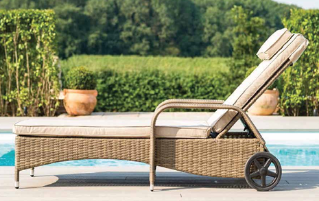 LOUNGERS