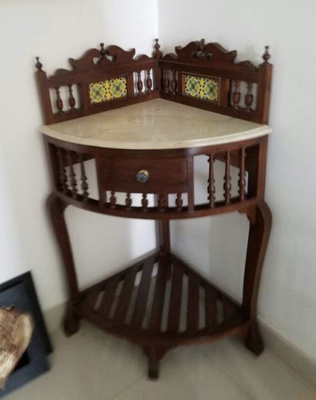 CORNER CONSOLE