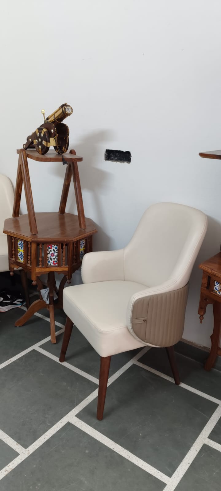 CORNER CHAIR